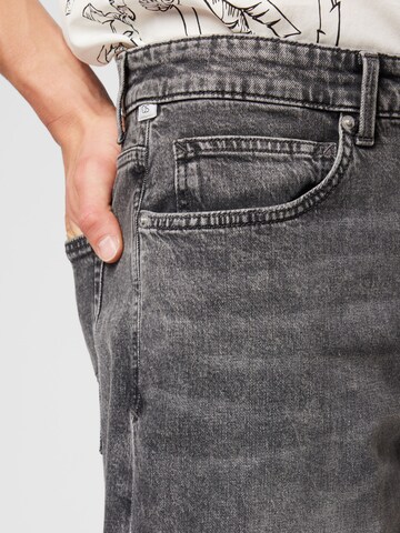 Regular Jeans de la QS pe gri