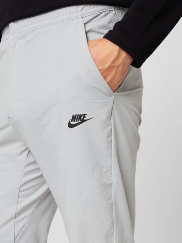 Nike Sportswear Normální Kalhoty – šedá