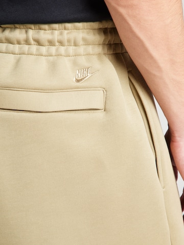 Nike Sportswear Loosefit Shorts 'TCH FLC' in Grün