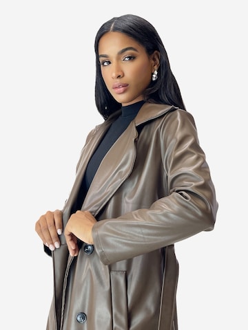 Elara Tussenmantel in Bruin