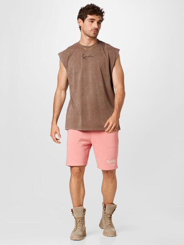 Karl Kani Regular Shorts in Pink