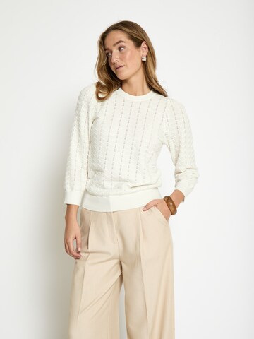 Pullover 'Rosy' di Peppercorn in bianco: frontale