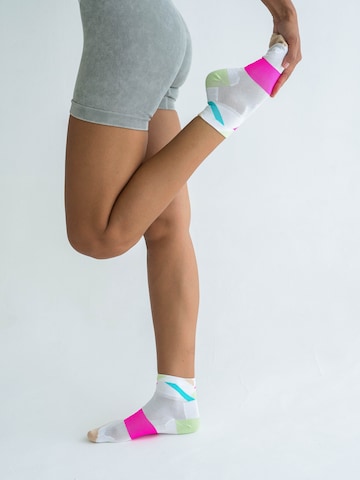 INCYLENCE Athletic Socks 'STRIKES SHORT' in Pink