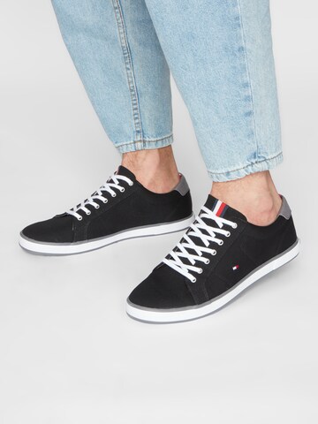 Baskets basses 'Harlow' TOMMY HILFIGER en noir : devant