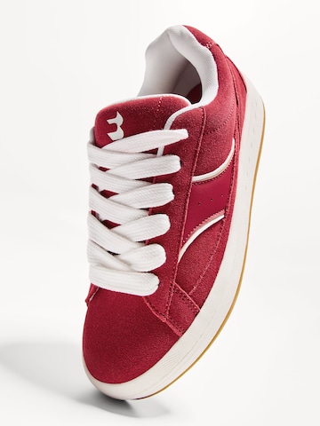 Bershka Sneaker in Rot