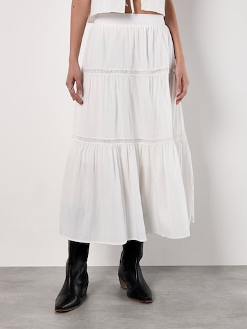 Jupe ' ' Apricot en blanc