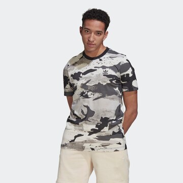 ADIDAS ORIGINALS Shirt 'Camo Series Allover Print' in Grijs: voorkant