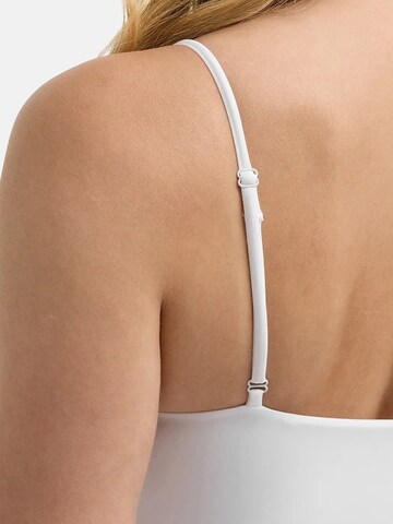 cfab (formerly creamy fabrics) - Top 'Deep Neck Lace Top' en blanco