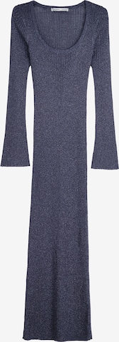Bershka Úpletové šaty – modrá: přední strana