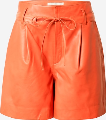 Gestuz Pleat-Front Pants 'Ronda' in Red: front