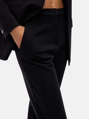 regular Pantaloni 'PINKO BELLO PANTALONE PUNTO STOFFA CON BOTTONE ESTERNO PANTALONE' di PINKO in nero
