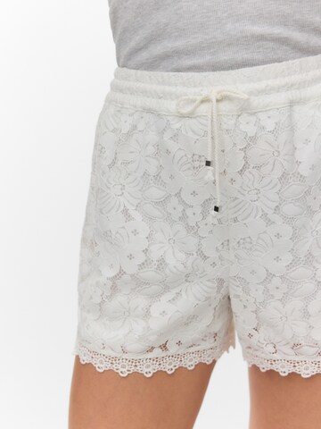 VERO MODA Regular Pants 'VMHoney' in White