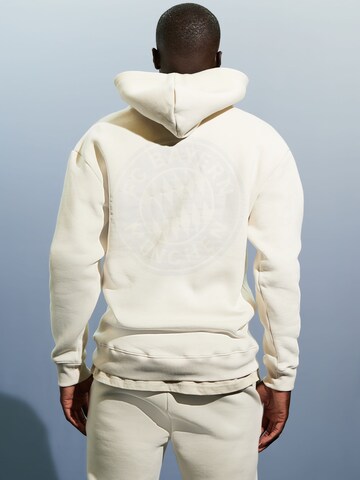 FCBM Sweatshirt 'Lio' in White