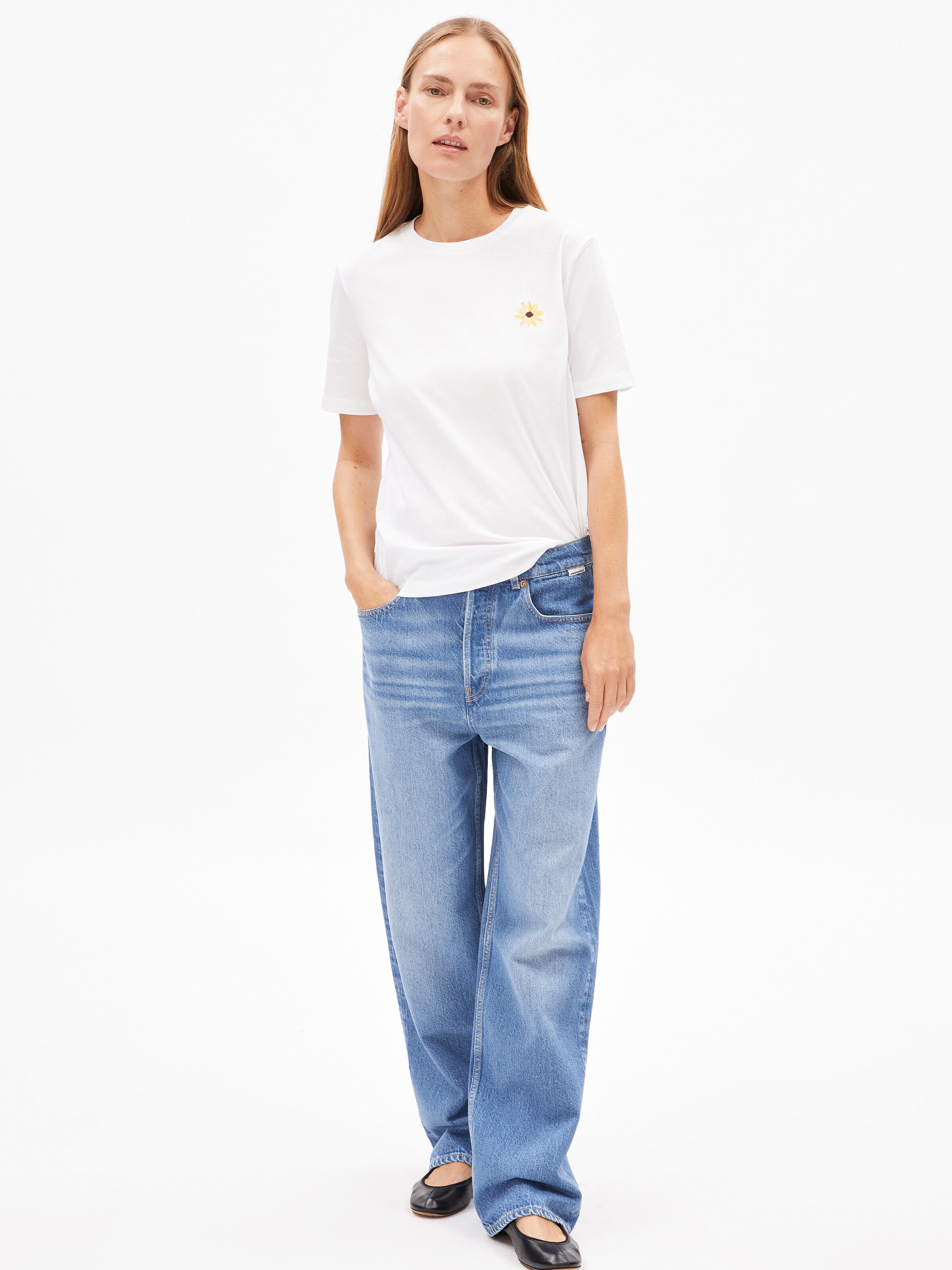 T-shirt ARMEDANGELS en blanc : devant