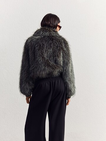 Veste mi-saison Bershka en gris