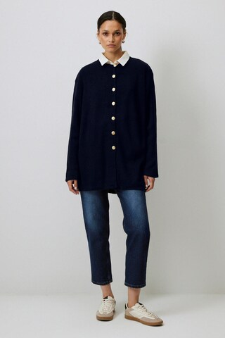 Touche Prive Strickjacke in Blau: Vorderseite