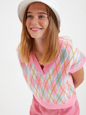 Trendyol Sweater in Pink