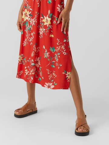 Vero Moda Petite - Saia 'EASY' em vermelho