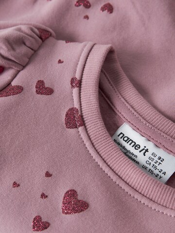 NAME IT - Sweatshirt 'NMFOMA' em roxo