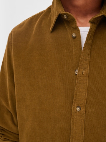 SELECTED HOMME Regular fit Button Up Shirt 'Regowen' in Brown