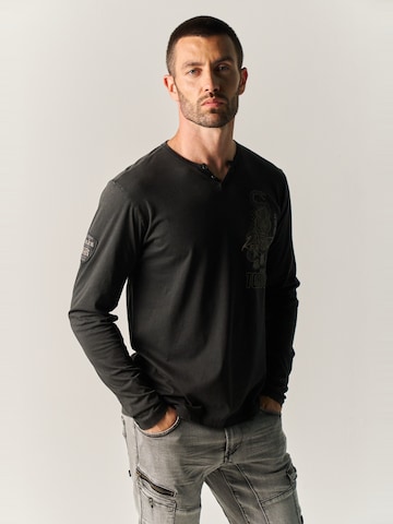 KOROSHI - Camiseta en negro
