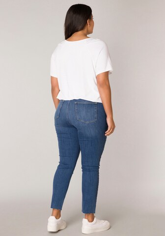 BASE LEVEL CURVY T-Shirt in Weiß