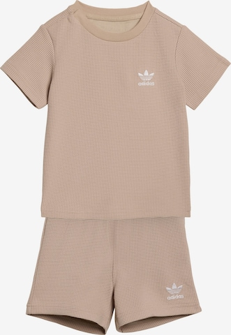 Set 'REGULAR WAFFLE SHORT T-SHIRT' di ADIDAS ORIGINALS in verde: frontale