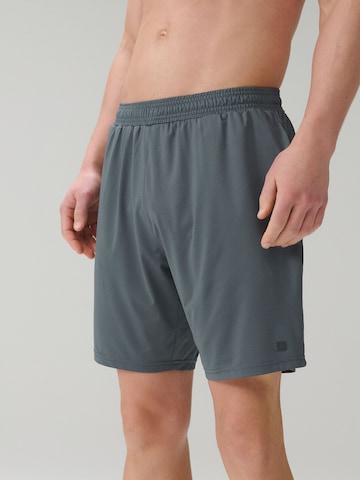 Loosefit Pantaloni sportivi di Next in grigio