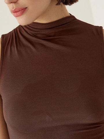 Hiccup Top in Braun