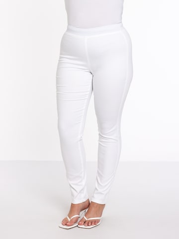 Yoek Skinny Jeans in White: front
