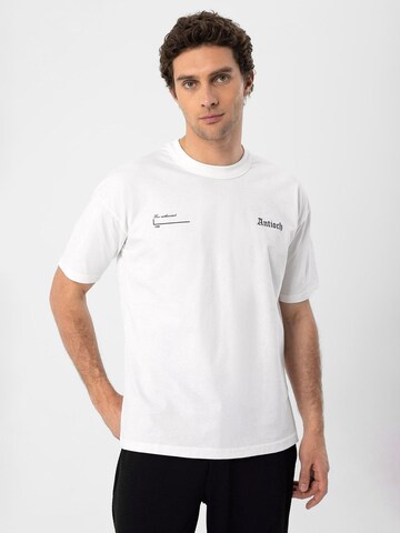 Antioch T-shirt i vit: framsida