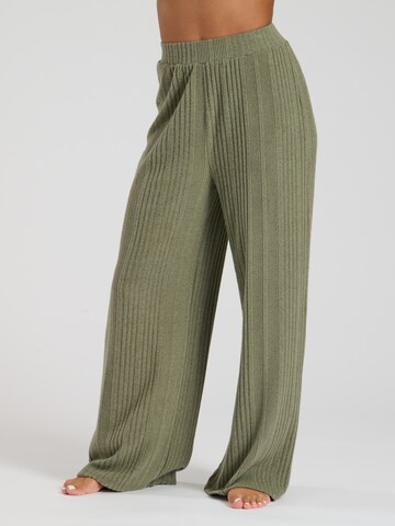 Loungeable Pyjama in Grün