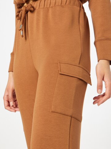 Effilé Pantalon cargo Warehouse en marron