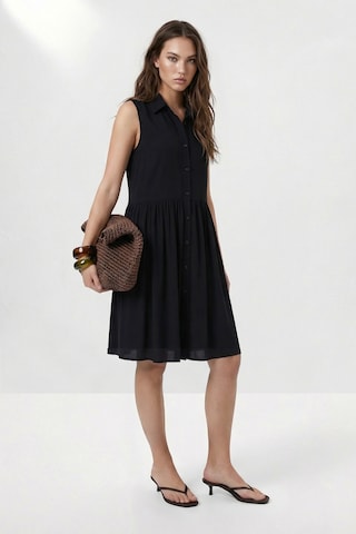 Robe-chemise Trendyol en noir : devant
