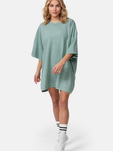 Worldclassca Oversized Shirt in Green: front