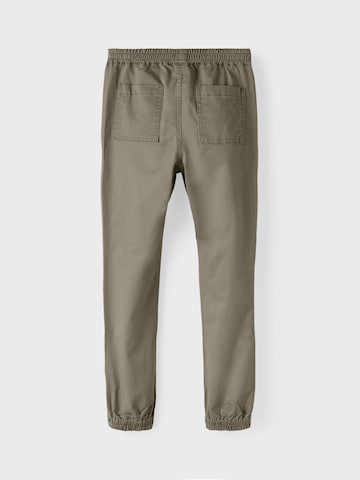 Effilé Pantalon 'Romeo' NAME IT en gris