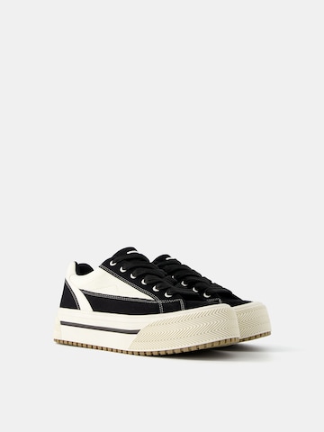 Bershka Låg sneaker i svart