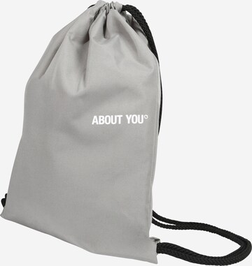 ABOUT YOU Gym Bag in Grey