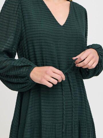 b.young - Vestido 'Helia' en verde