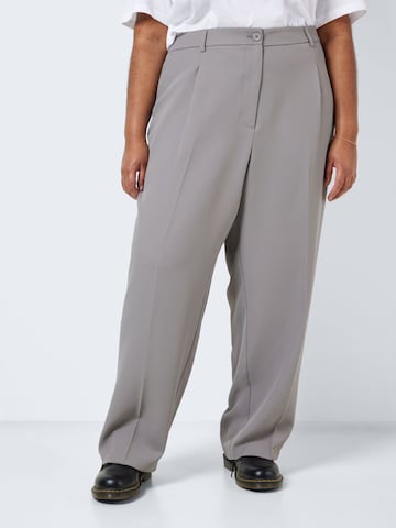 Noisy May Curve Regular Pants in Grey: front