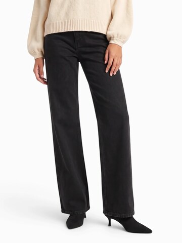 millane Wide leg Trousers in Black: front