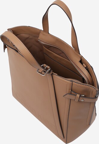 Calvin Klein Shopper in Brown