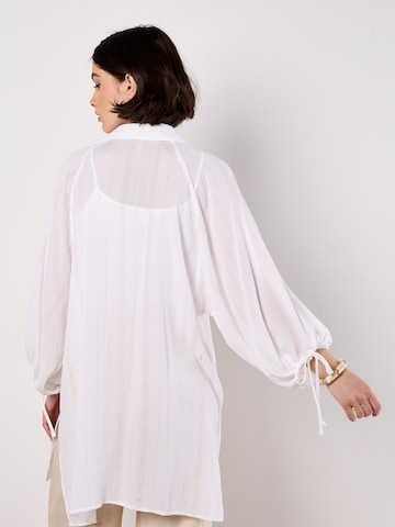 Chemisier Apricot en blanc