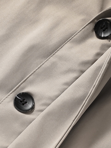 ALLTHEMEN Between-Seasons Coat 'Hauch' in Beige