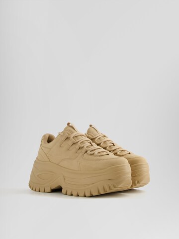 Bershka Låg sneaker i beige