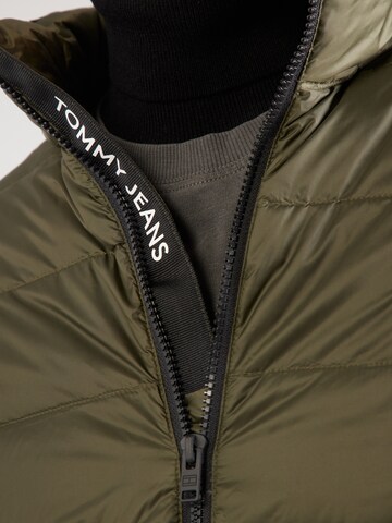 Tommy Jeans Zimska jakna | zelena barva