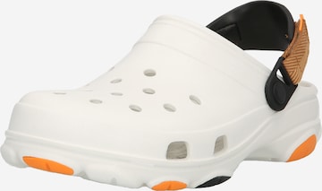 Crocs Puukengät & Crocs-jalkineet 'Classic All Terrain' värissä valkoinen: edessä