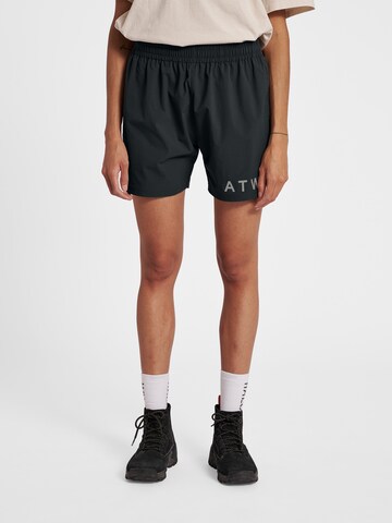 HALO Loose fit Trousers in Black: front