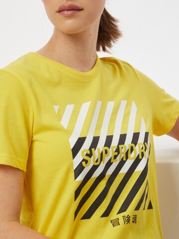 T-shirt fonctionnel 'Core' Superdry en jaune