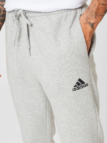 Effilé Pantalon de sport 'Essentials' ADIDAS SPORTSWEAR en gris